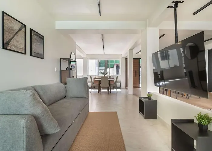 Spacious Ideal For Groups With Patio & Arcade