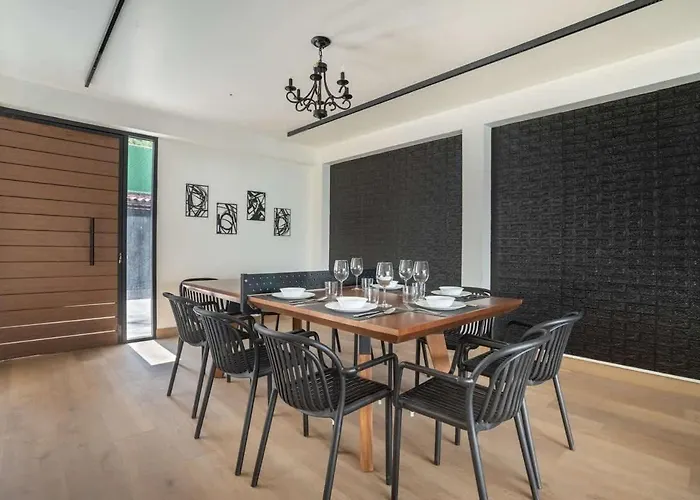 Spacious Ideal For Groups With Patio & Arcade *